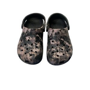 Tie dye leaf camo crocs